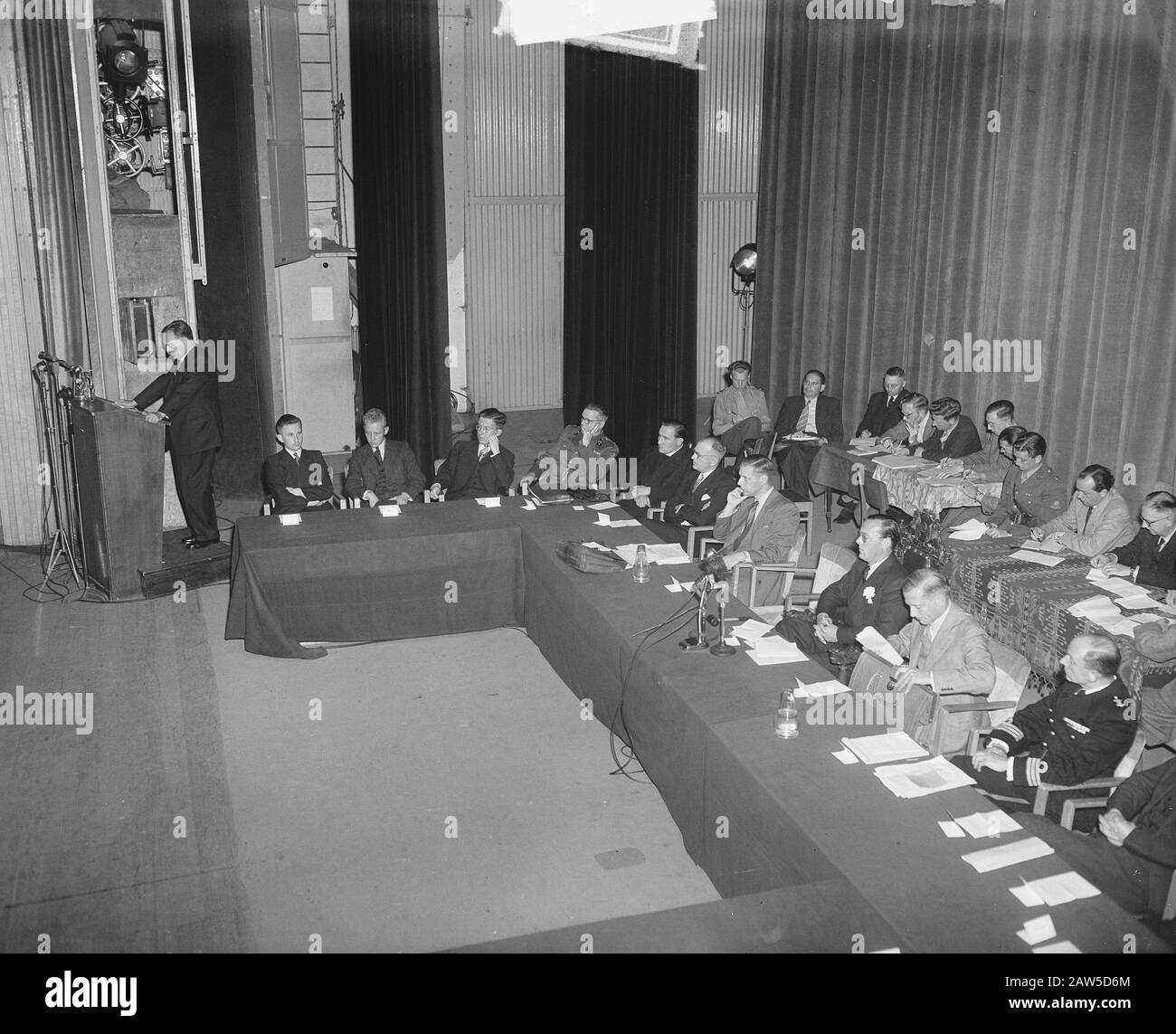 National Demobilization Theater in Utrecht. Presides Prince Bernhard Date: June 21, 1949 Location: Utrecht Keywords: demobilization, theaters, presidents Person Name: Bernhard, prince Stock Photo