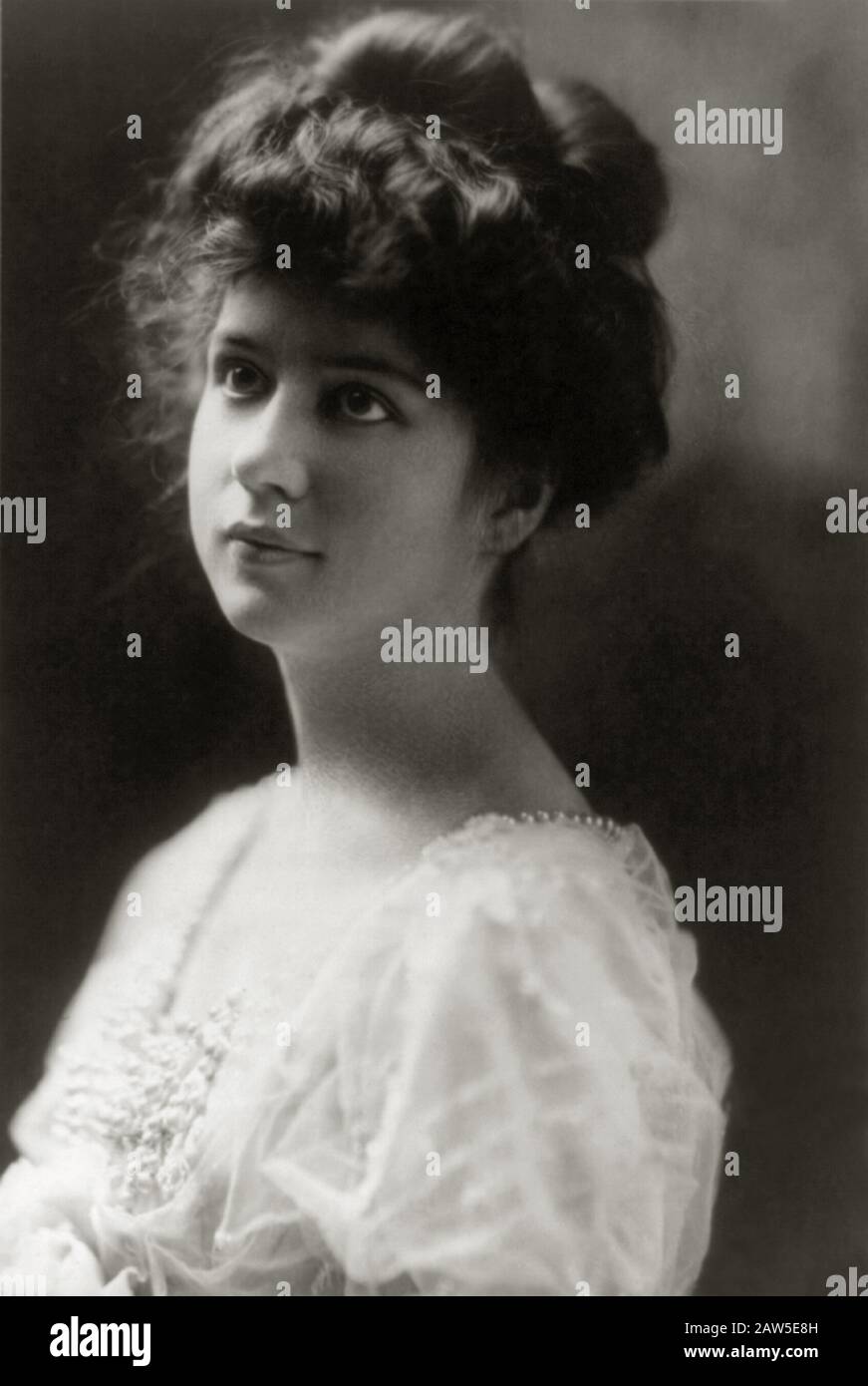 wallpapers Countess Dorothy Di Frasso Wiki https www alamy com 1909 ca usa the italian contessa dorothy caldwell taylor future countess dentice di frasso 1888 1954 at time of her society debut in may image342484369 html