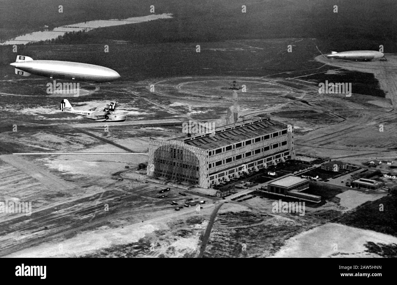 1936 , may , Lakehurst , USA : The german hairship ZEPPELIN HINDENBURG LZ 129 time  before the fire explosion tragedy at Lakehurst near NEW YORK .- AI Stock Photo