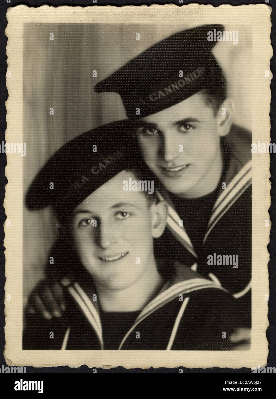 1941 , february , POLA , ISTRIA : Two italian sailors of SCUOLA CANNONIERI  ( GUNNERS SCHOOL ). - War Navy - REGIA MARINA MILITARE ITALIANA - MARINE  Stock Photo - Alamy