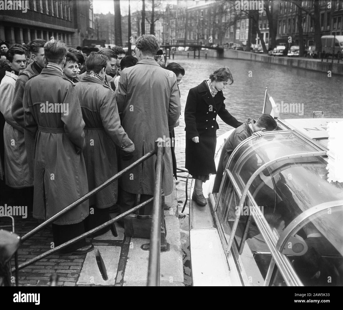 Parisian children have money from Disaster to Mayor of Amsterdam. Roundtrip Date: April 1, 1953 Location: Amsterdam, Noord-Holland Keywords: mayors, children, tours Stock Photo