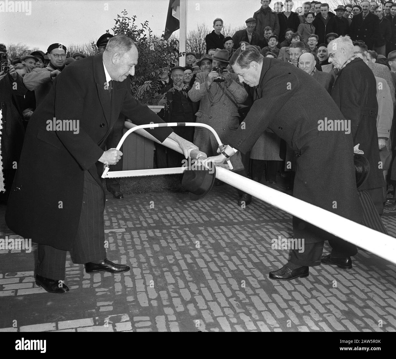 Official opening section of road Utrecht Schoonhoven Date: November 26, 1954 Location: Schoonhoven, Utrecht, South Holland Keywords: Openings Stock Photo