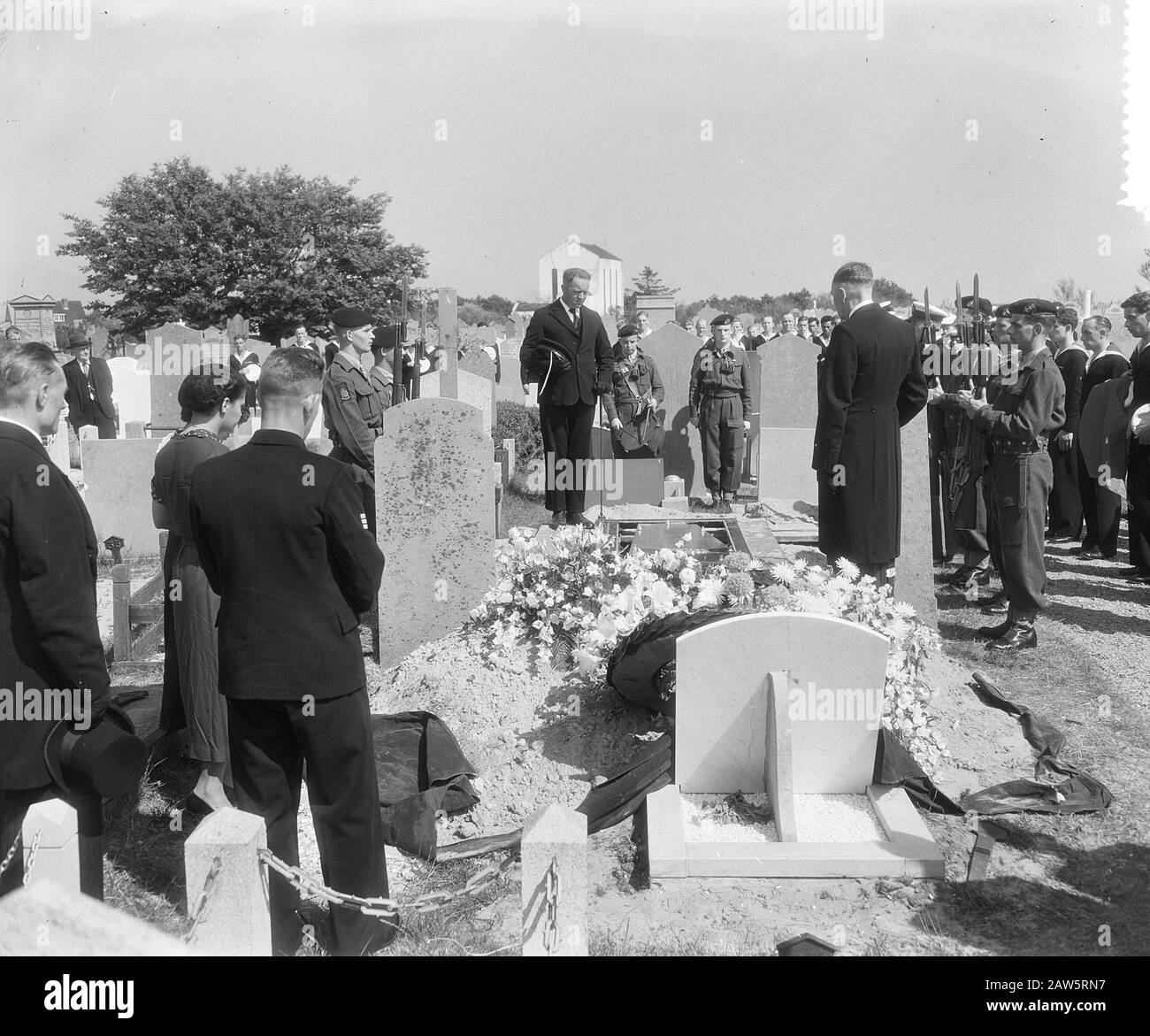 Military funeral seaman 1st class Z. W. Barends Daman Date: July 13, 1955 Location: Den Helder Keywords: funeral Person Name: Barends, W.Z. Stock Photo