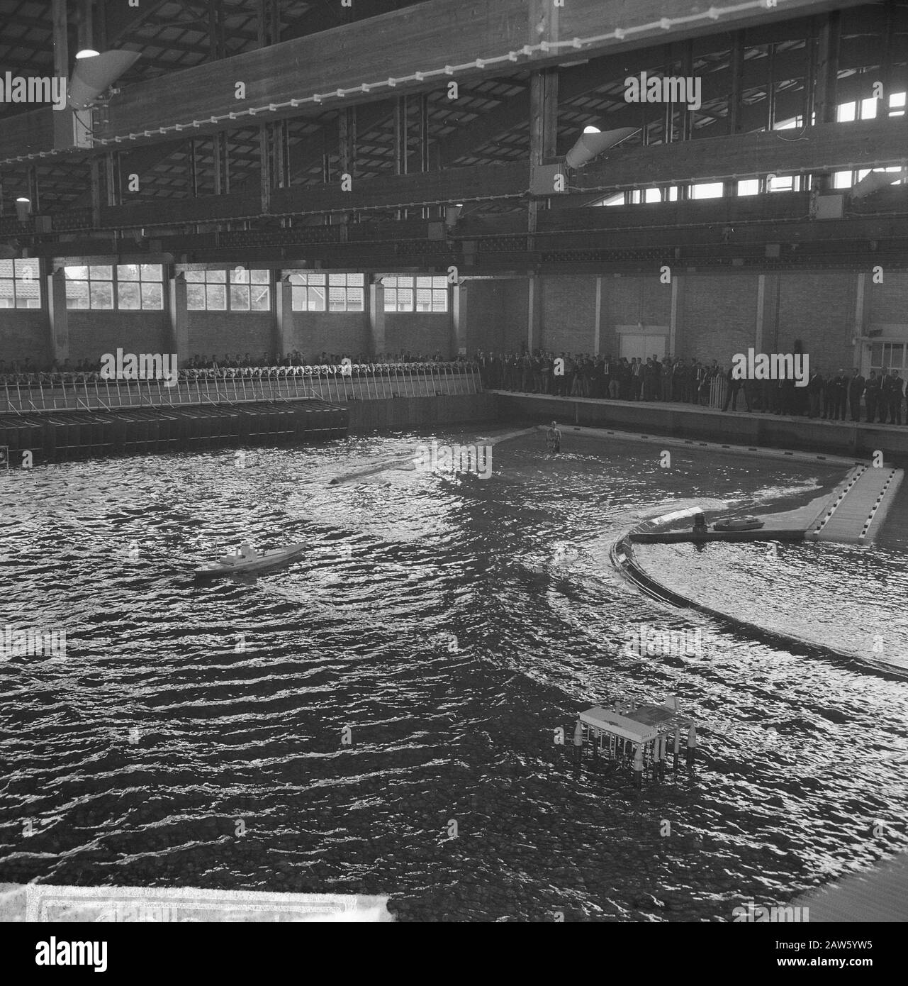Prince Bernhard opened wave flow laboratory in Wageningen, the Prince during tour Date June 15