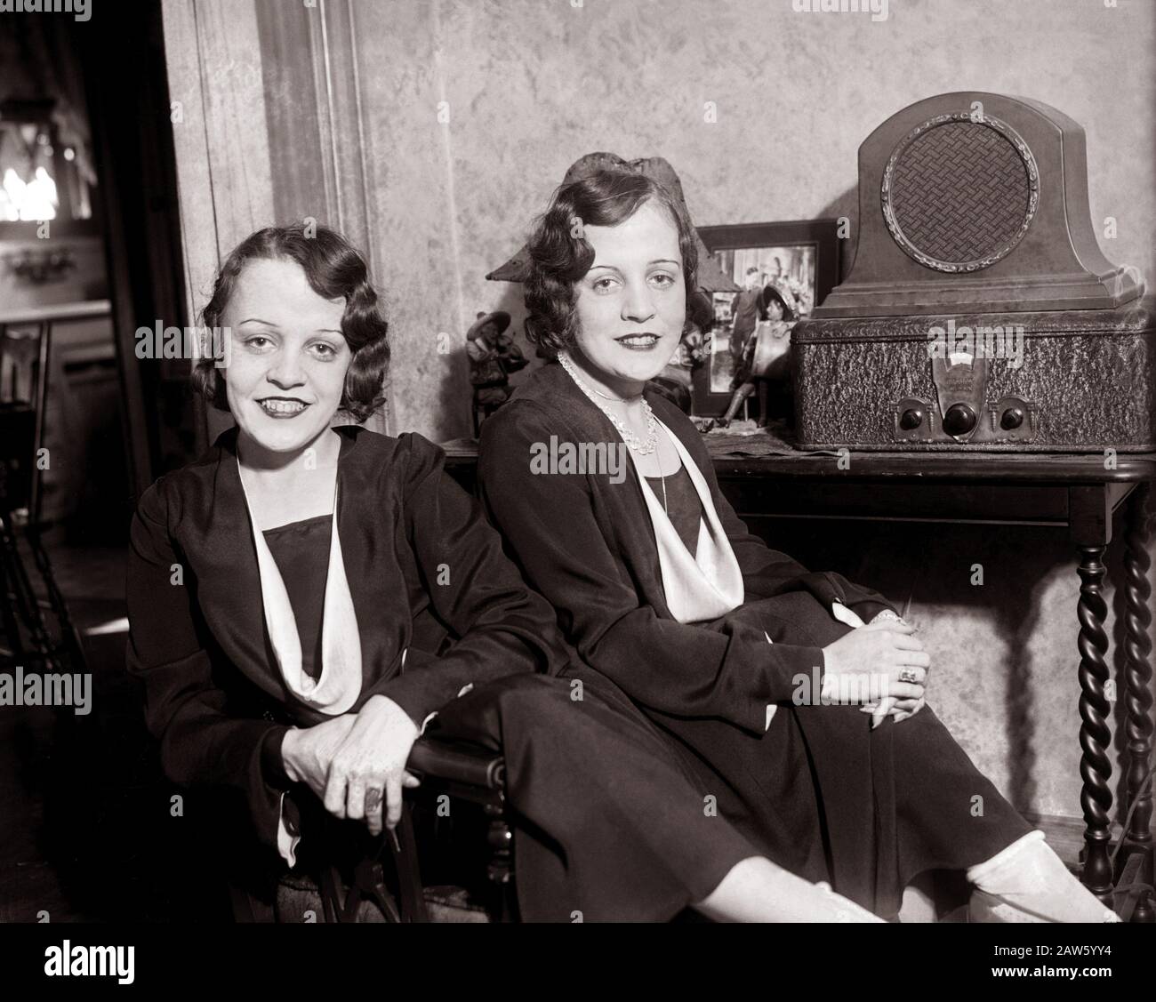 1930 Ca NEW YORK USA The British born Conjoined Twins Sisters 