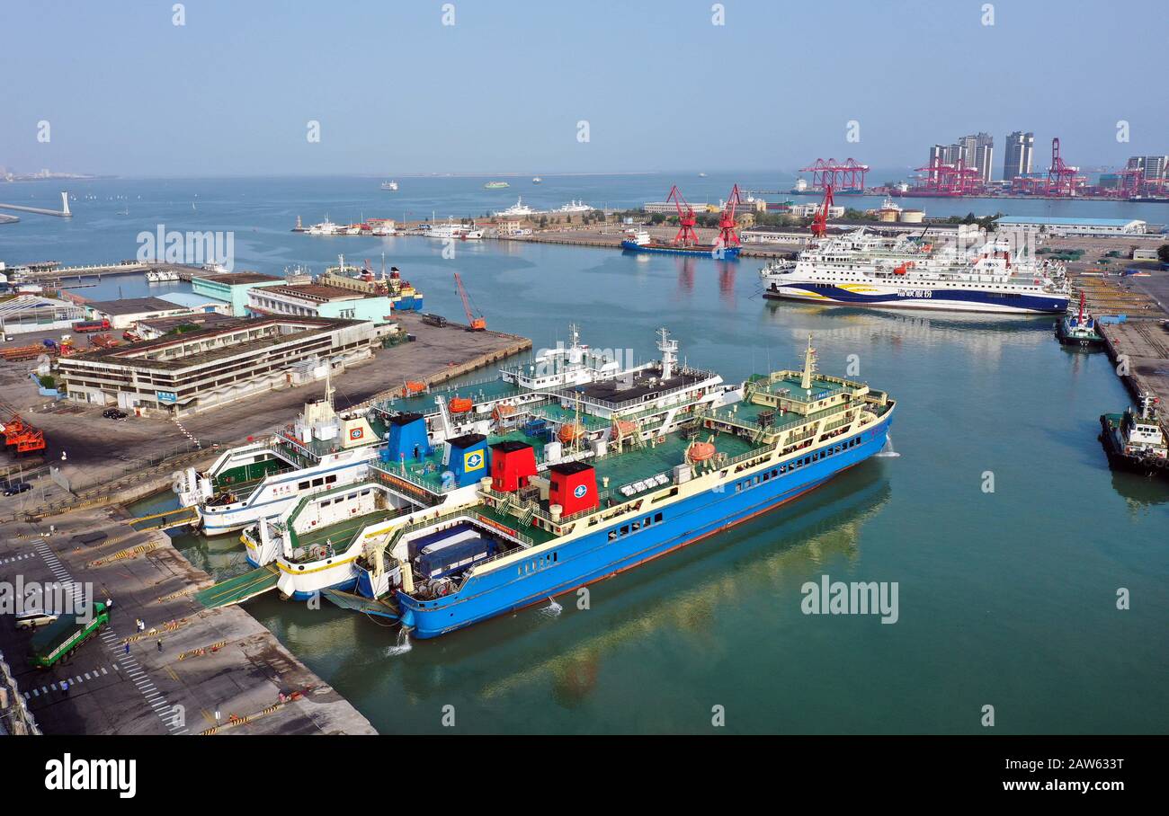 (200207) -- HAIKOU, Feb. 7, 2020 (Xinhua) -- Aerial photo taken on Feb. 6, 2020 shows ferries leaving Xiuyinggang Ferry Terminal in Haikou, south China's Hainan Province. Qiongzhou Strait is a major passage into and out of Hainan Island. Since the start of the prevention and control of pneumonia caused by the novel coronavirus, Hainan and Guangdong have both moved the prevention and control threshold forward. Hainan has sent more than 160 joint anti-epidemic personnel from multiple departments to Zhanjiang of Guangdong Province, and set up four prevention and control points and an observation Stock Photo
