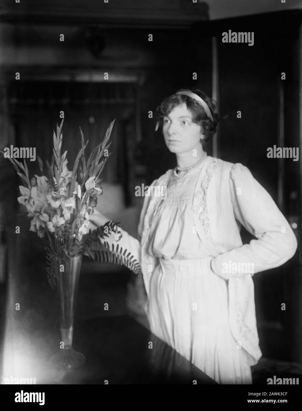 1908 , july , NEW YORK , USA  : The wife of airplane pioneer HENRI FARMAN (  born Henry , 1874 – 1958 ) in his hotel room during a travel in USA ( fro Stock Photo