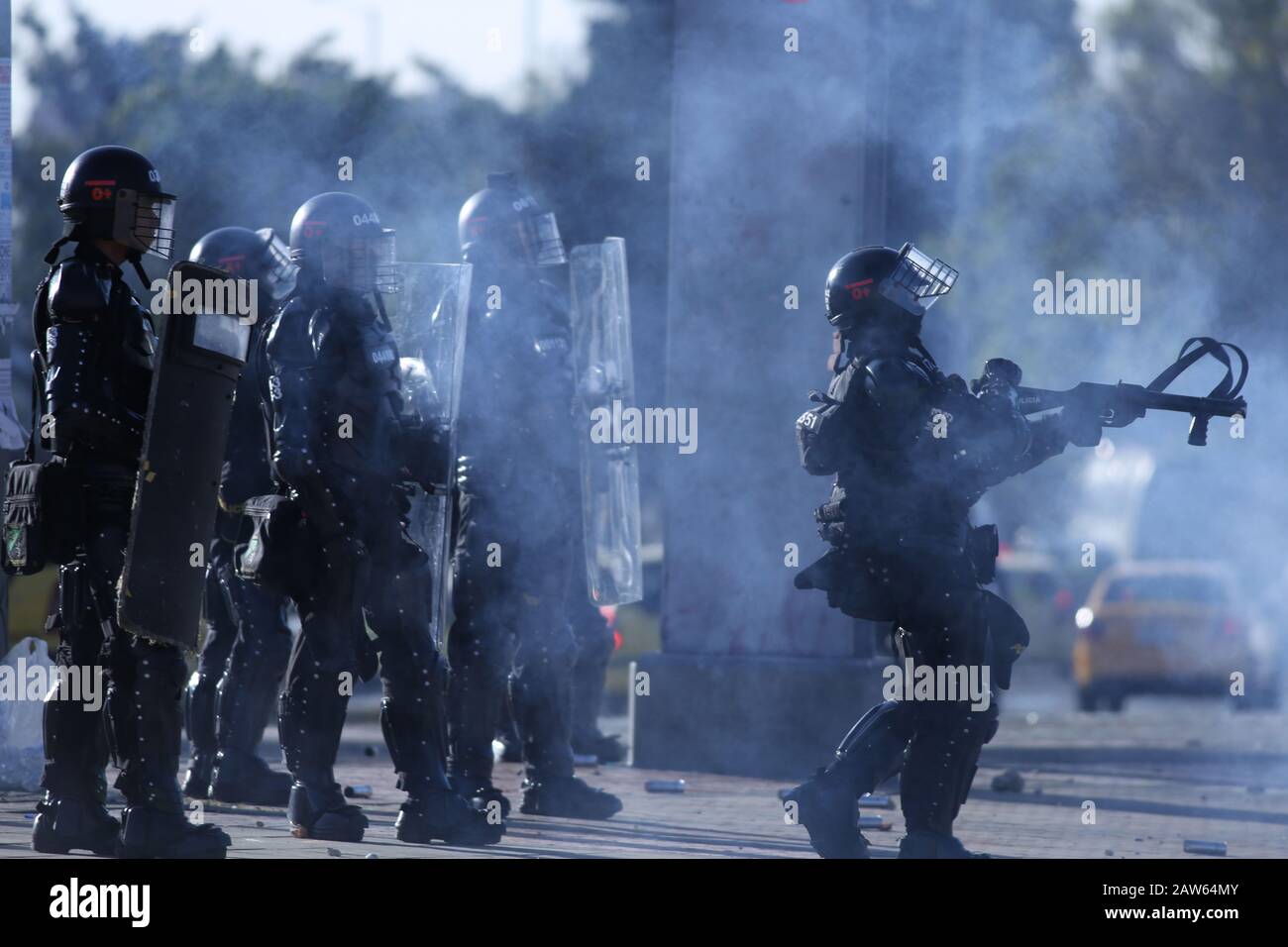 October 10, 2019: An agent of the anti-riot mobile squad, esmad in the riots at the National University in protest of the tax reform and the murdered social leaders Credit: Daniel Garzon Herazo/ZUMA Wire/Alamy Live News Stock Photo