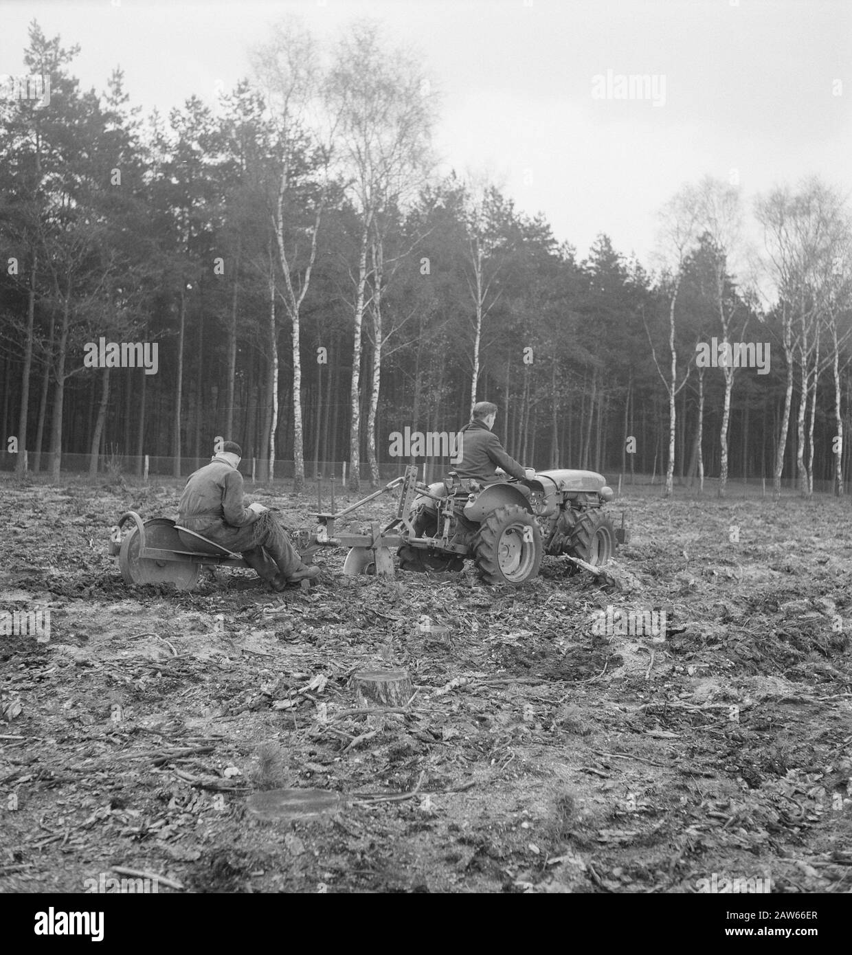 Agricultural machinery, equipment, labor, tillage, tractors Date undated Keywords labor