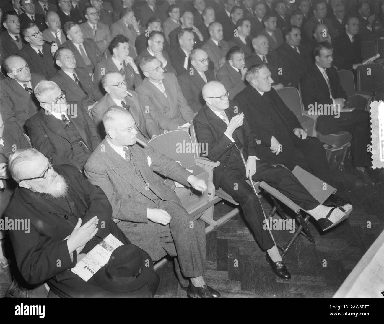 Wage Congress of the Catholic Workers' Movement (KAB) in Utrecht in building K & W. The chairman of the parliamentary group KVP, Prof. cpm.. Romme with injured foot was among the invitees. . Besides Prof. Romme is Dr. Olierook. Date: October 13, 1953 Location: Utrecht Keywords: congresses, trade unions, unions Person Name: Kab, Romme Stock Photo