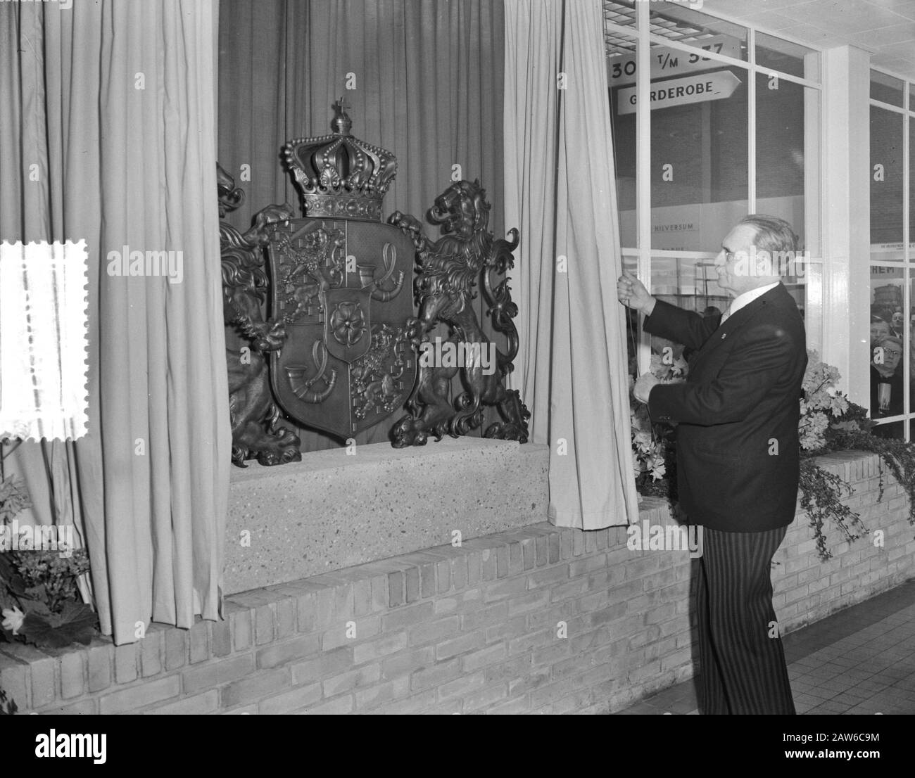 Opening Jaarbeurs Utrecht, Prime Minister Drees Date: March 22, 1955 Location: Utrecht Keywords: Fairs, Openings Person Name: Drees, Willem Stock Photo