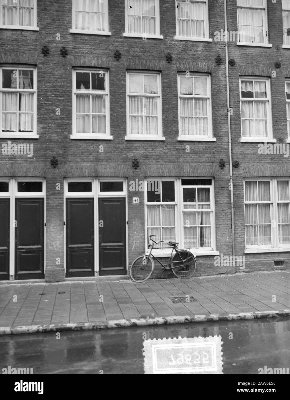 Attempt Csaar Peter Street house number 44 Date: August 26, 1956 Location: Amsterdam Keywords: crime, housing Stock Photo