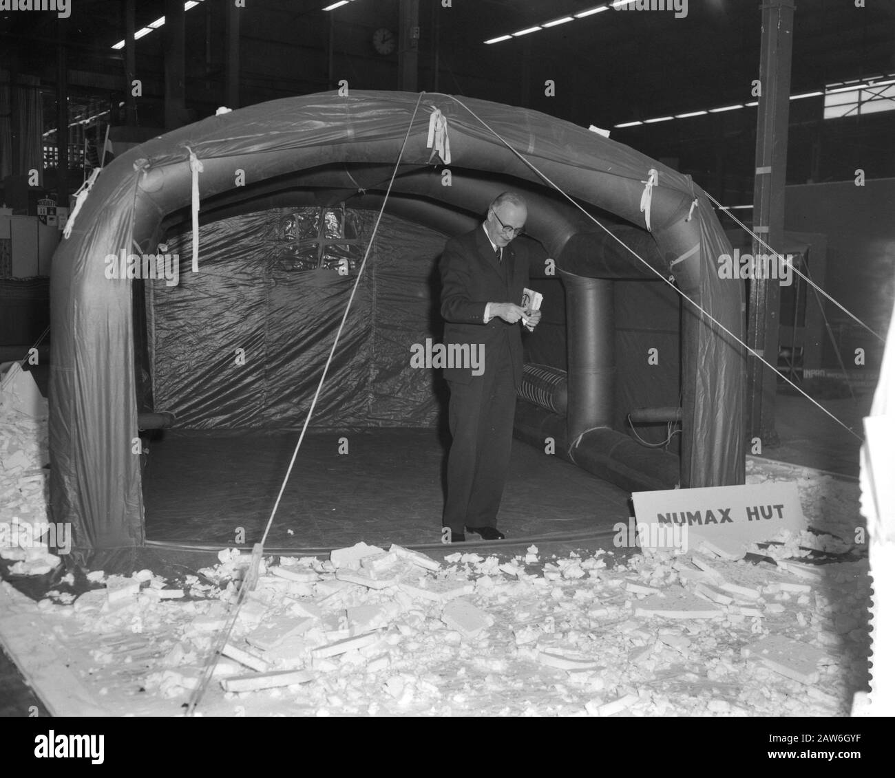 Opening by Mayor Mr. G. Van Walsum the camping show Outdoor Opportunities inflatable hut. Date: March 21, 1959 Stock Photo