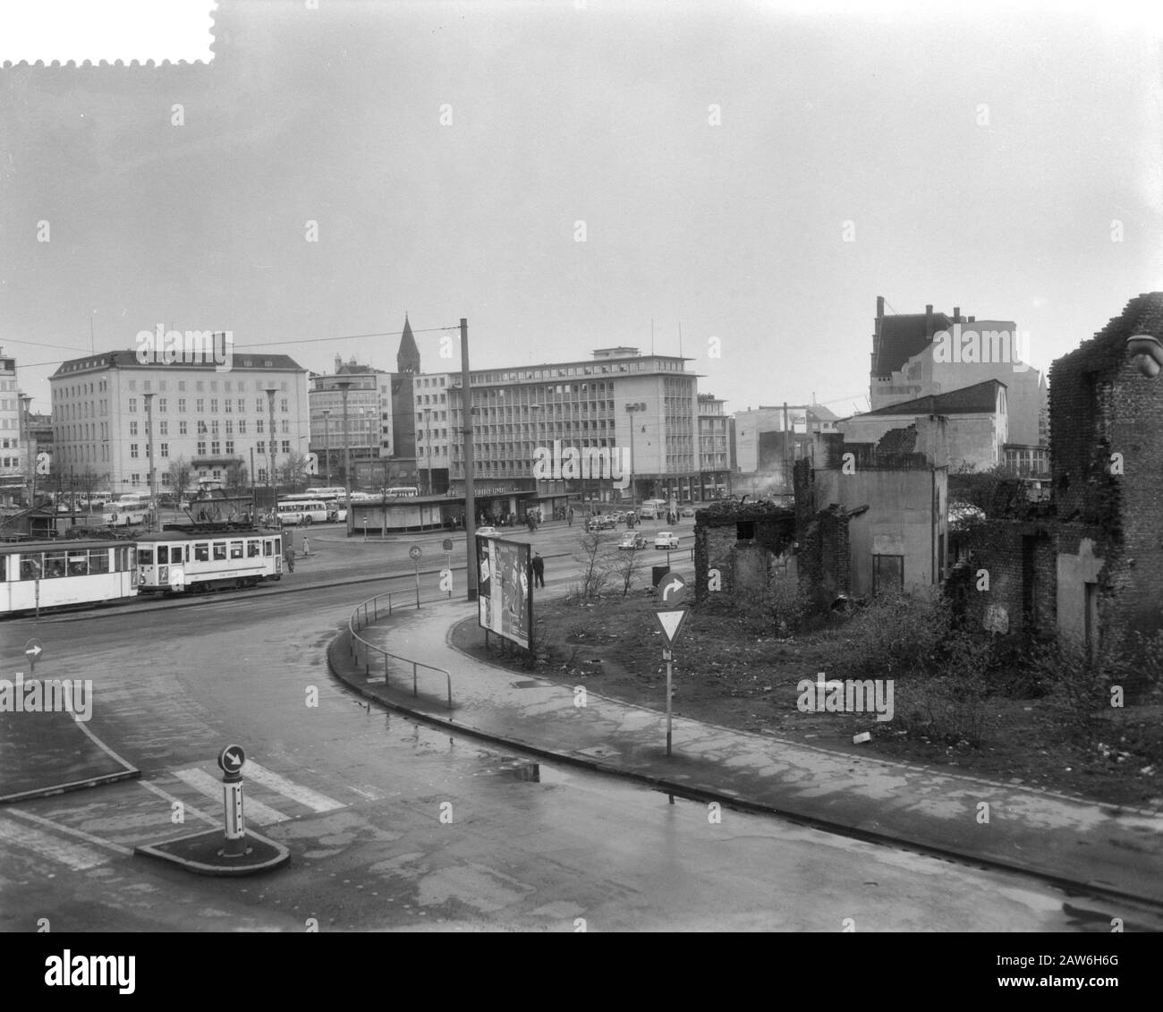 Modern shops and homes in Essen, left new and right ancient ruins Date: April 11, 1959 Location: Germany, Essen Keywords: architecture, buildings, streets, trams  : Pot, Harry / Anefo Copyright Holder: National Archives Material Type: Negative (black / white) archive inventory number: see access 2.24.01.04 Stock Photo