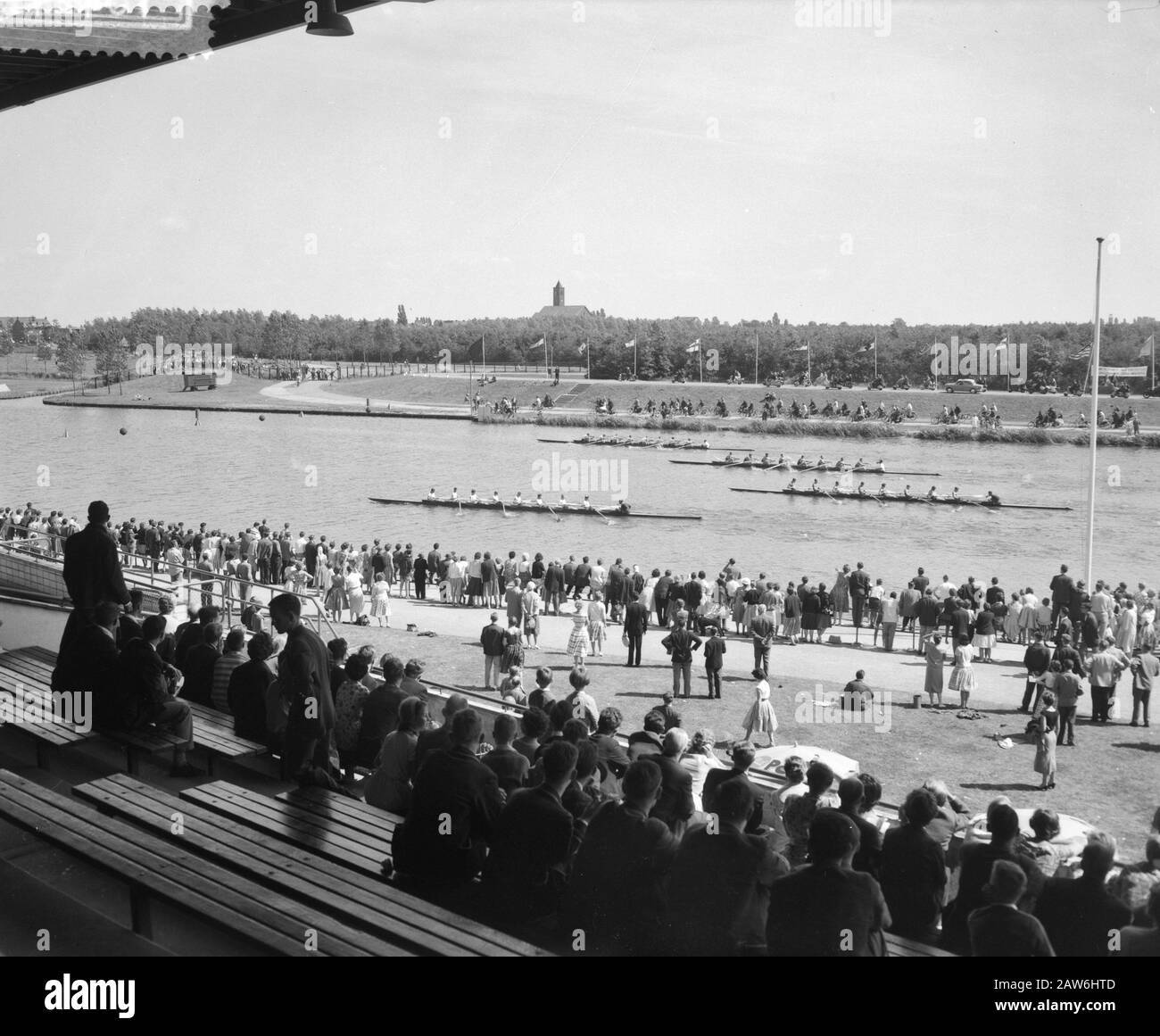 National rowing competitions at the Bosbaan in Amsterdam fin light