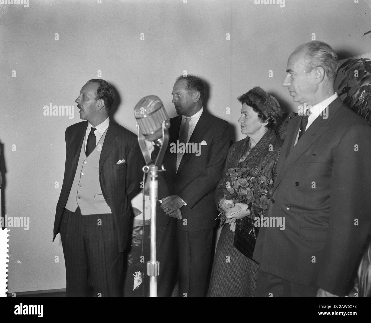 Opening exhibition Women of Israel by Ambassador Cidor ambassador HA Cidor during weaning Date: November 2, 1960 Keywords: openings, ambassadors, speeches, exhibitions Person Name: HA Cidor Institution Name : Israel Women Stock Photo