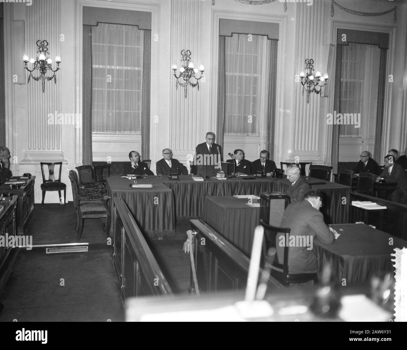 Government table minister cals hires stock photography and images Alamy