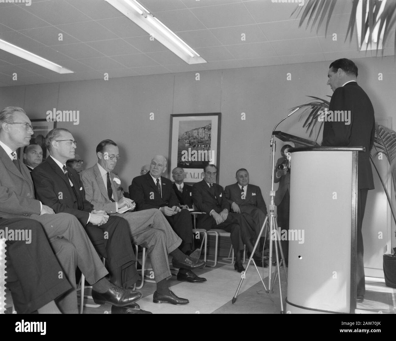 Prince Bernhard opens new American Express Prince Bernhard building speaks invitees Date: May 2, 1961 Keywords: buildings, guests openings Person Name: American Express, Bernhard, prince Stock Photo