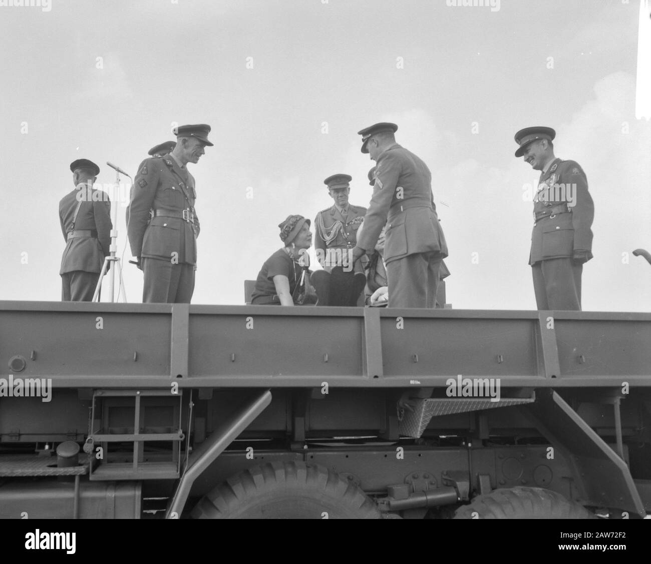 Queen Juliana and Prince Bernhard visited 4th Division of the Royal Army Date: September 27, 1961 Keywords: royal visits, military, army units Person Name: Juliana (queen Netherlands ) Stock Photo