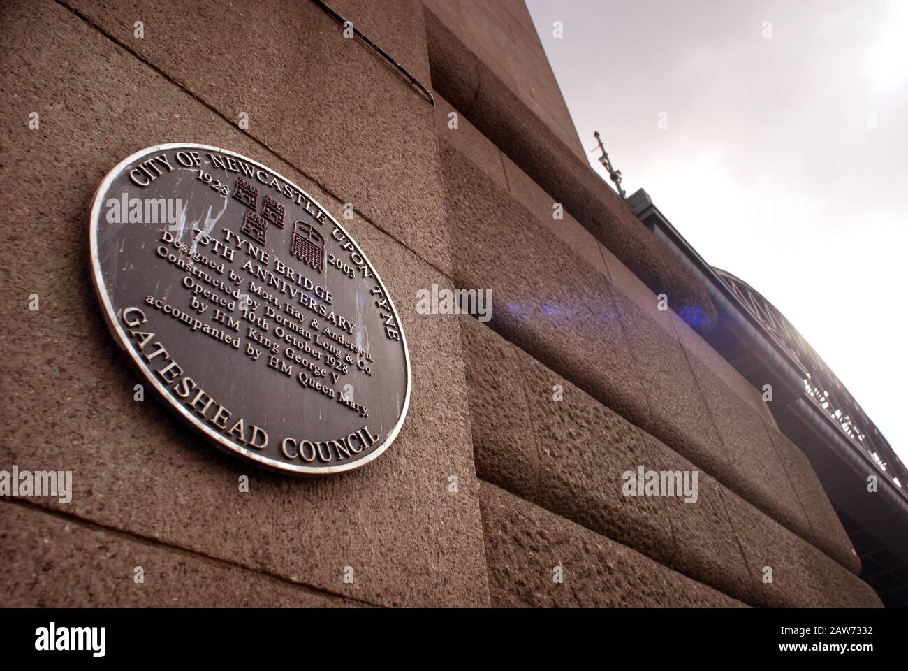 Blue plaque commemorating the 75th anniversary of the Tyne Bridge