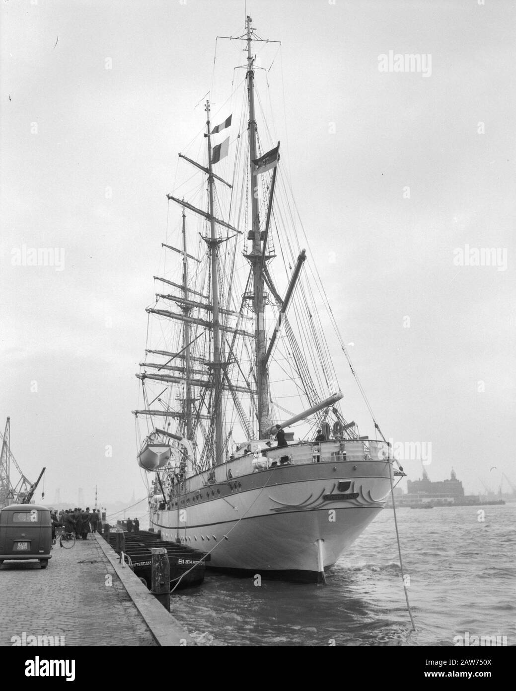 Naval training vessel gorch fock hi-res stock photography and images ...