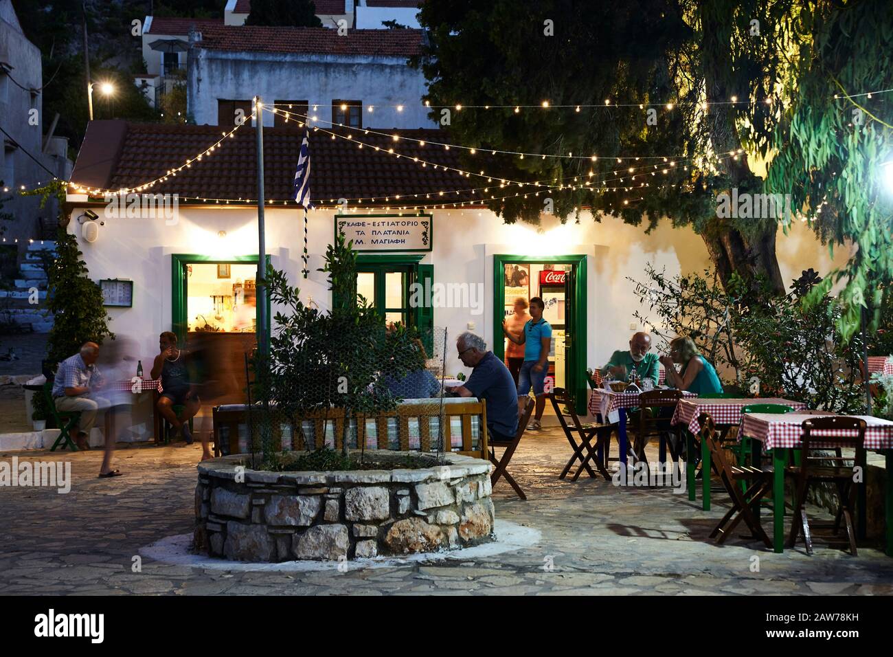 Taverne Ta Platania. Ile de Kastellorizo, Grèce Stock Photo