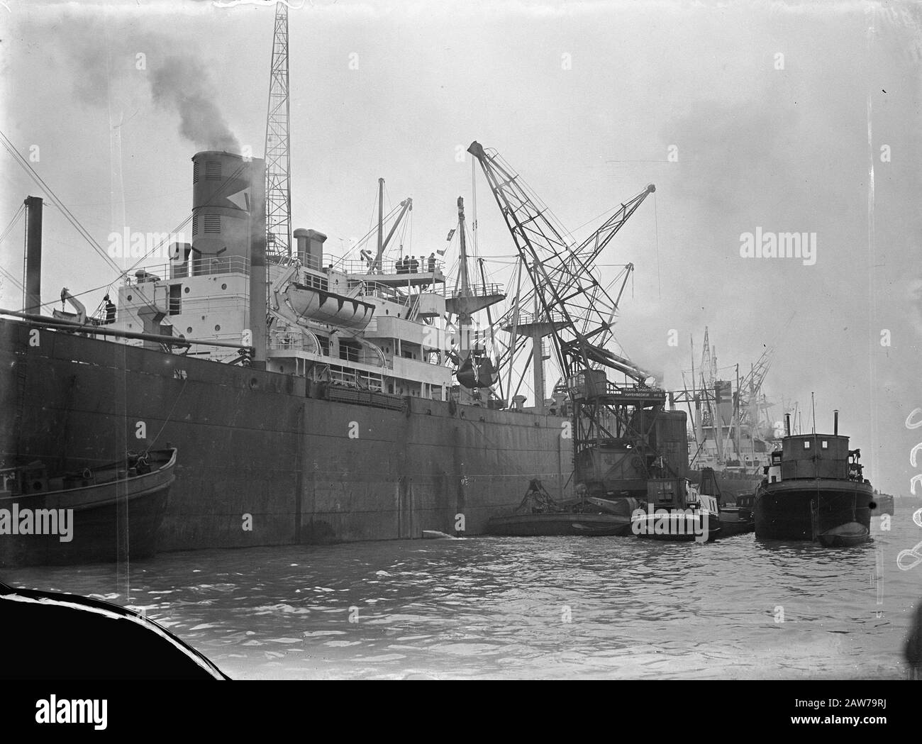 Unloading of American coal. Cargo ship in port Date: January 19, 1948 Keywords: harbors, ships Stock Photo