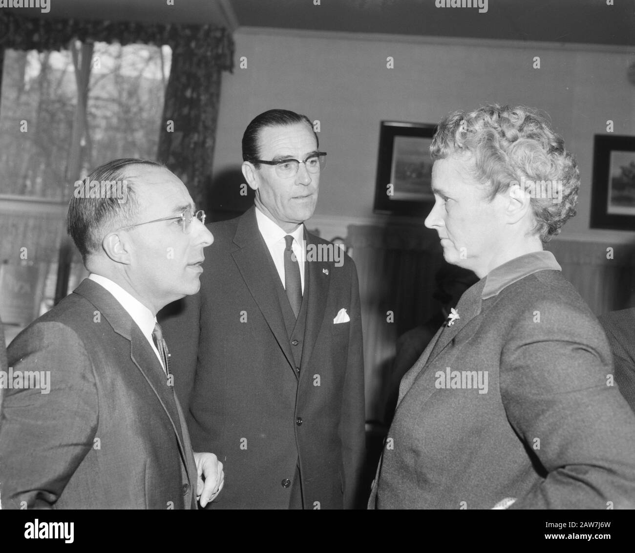 CSF Congress in Den Bosch, from left to right Cals, Mr. Aalberse Minister Klompe. Date: April 20, 1963 Location: Den Bosch, Noord-Brabant Keywords : congresses Person Name: Klompé, Marga Stock Photo