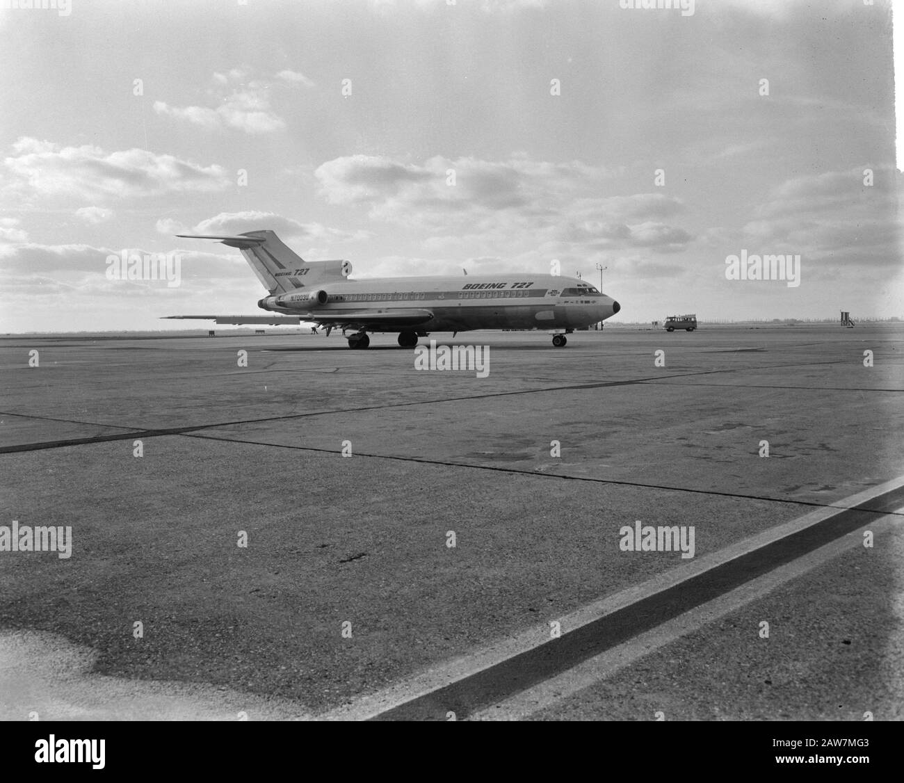 Boeing 727 aircraft hi-res stock photography and images - Alamy