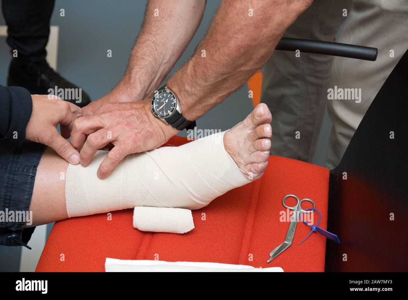 Sprained ankle bandage hires stock photography and images Alamy