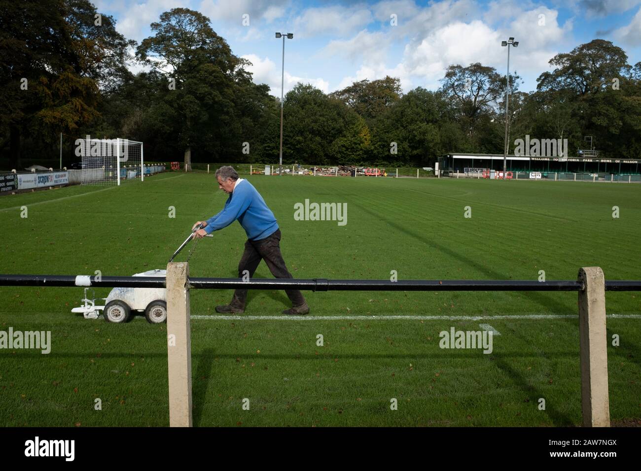 Groundsman Football High Resolution Stock Photography and Images Alamy