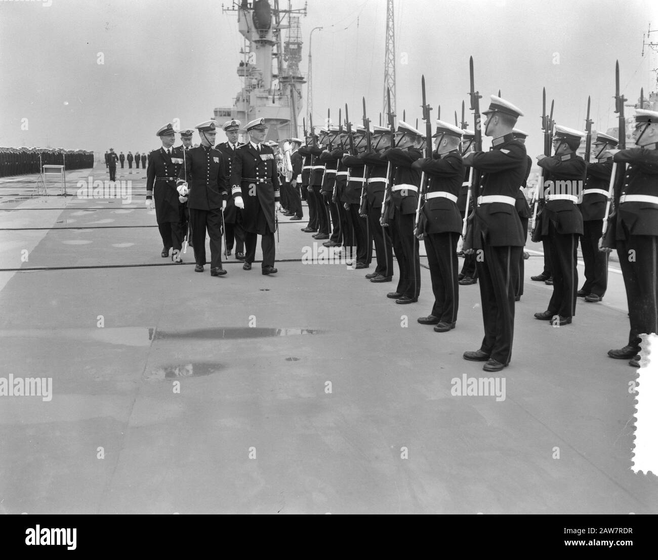 Transfer of command of Squadron V by Rear-Admiral L.E.H. Rees Coming commander JRH. W.C.M. de Jonge van Ellemeet (deputy. Chief Naval Staff) aboard Hr. Ms. Airbase Ship Karel Doorman Date: August 25, 1964 Location: Den Helder, Noord-Holland Keywords: navy, officers, ships Person Name: Young Ellemeet W.C.M. the, Reeser, L.E.H. Stock Photo