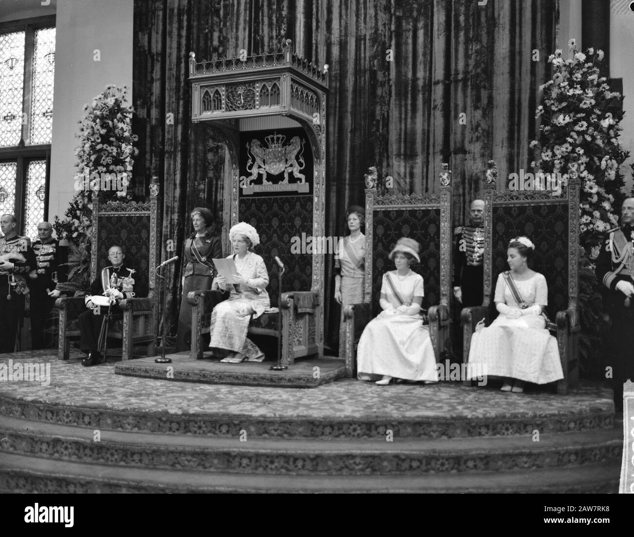 Opening of the States General, Queen Juliana speaks the Queen's speech from left Prince Bernhard, right, Princess Beatrix, Margriet Date: September 15, 1964 Location: The Hague, Zuid-Holland Keywords: Openings, THRONE REDES, queens Person Name: Beatrix, princess, Bernhard, prince, Juliana (queen Netherlands), Margriet, princess Stock Photo