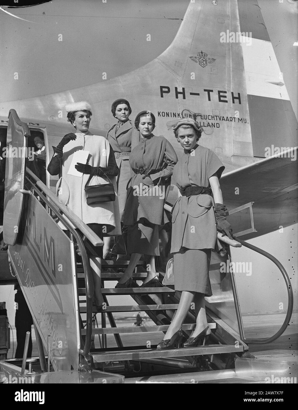 1950s fashion models Black and White Stock Photos & Images - Alamy