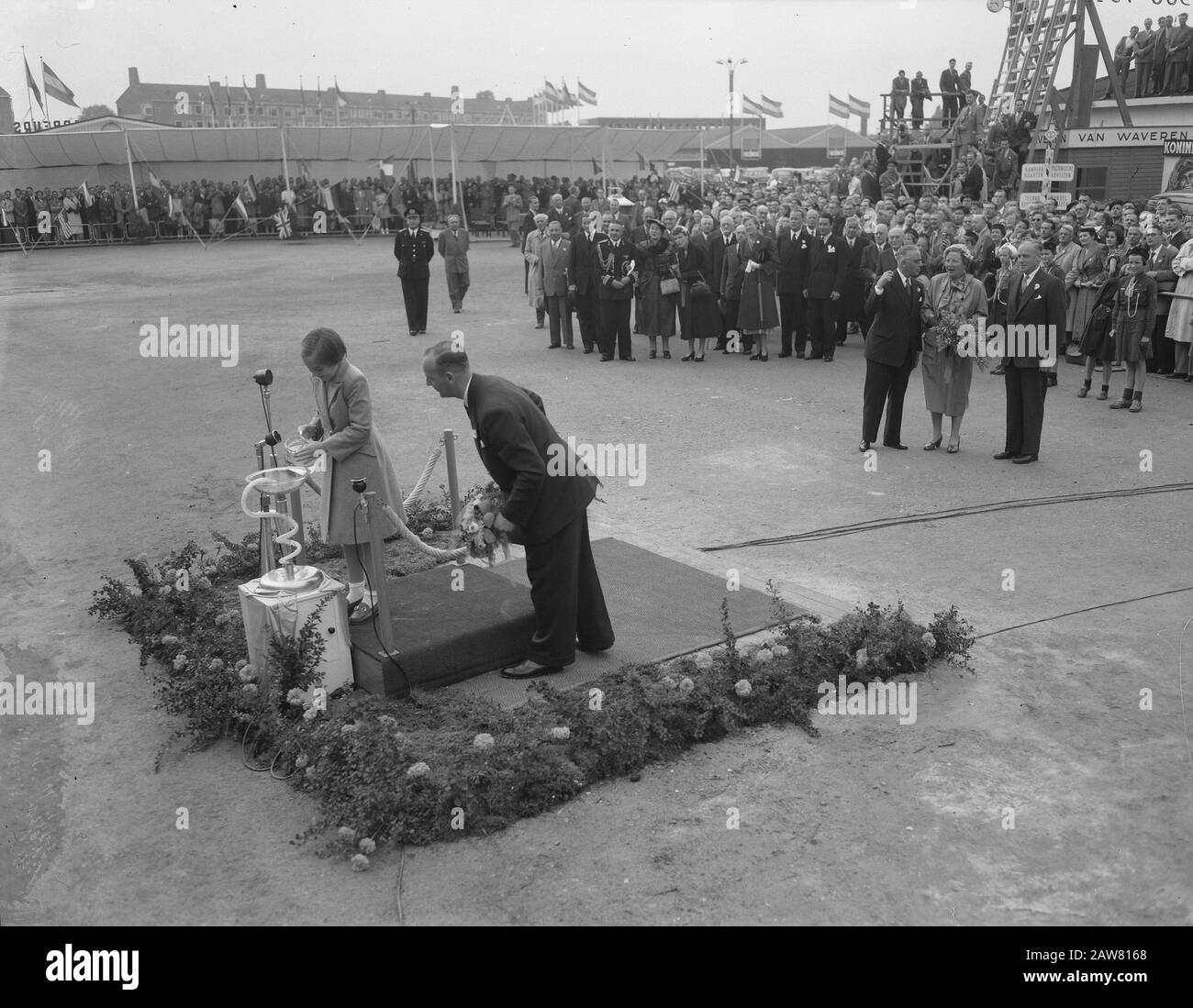 Queen juliana opening act hires stock photography and images Alamy