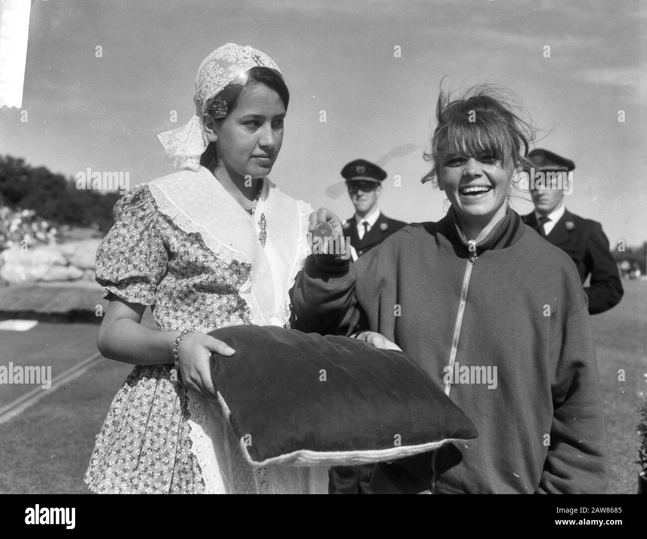 Dutch athletics championships in Groningen, Hilda Slaman Date: August 14, 1965 Location: Groningen Keywords: athletics championships Person Name: Hilda Slaman Stock Photo