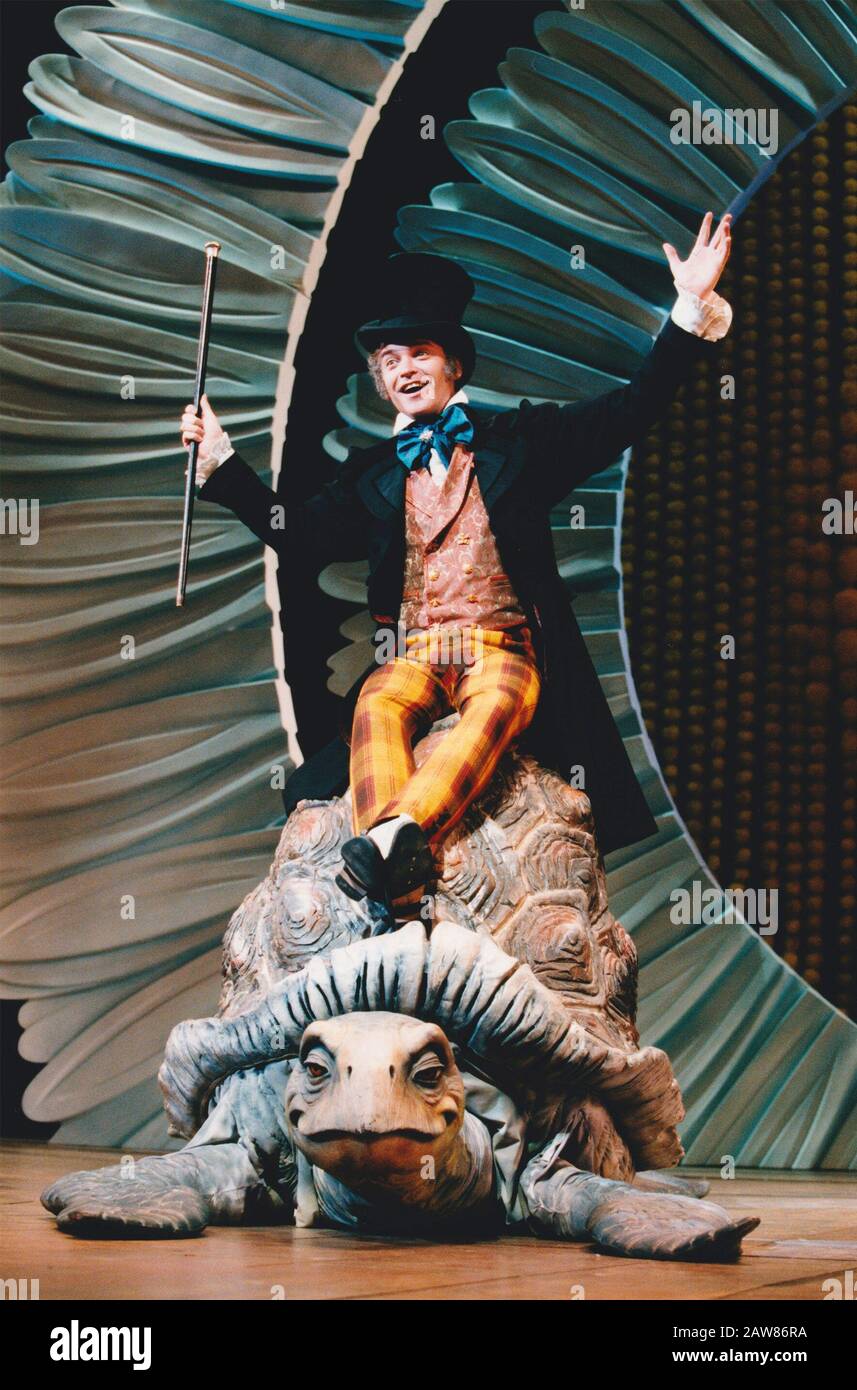 Phillip Schofield (as Doctor Dolittle) in DOCTOR DOLITTLE book/music/lyrics by Leslie Bricusse, directed by Steven Pimlott at Labatt's Apollo Hammersmith London in 1998. Design by Mark Thompson, lighting by Hugh Vanstone, choreography bu Aletta Collins, puppets by Jim Henson Creature Shop. Stock Photo