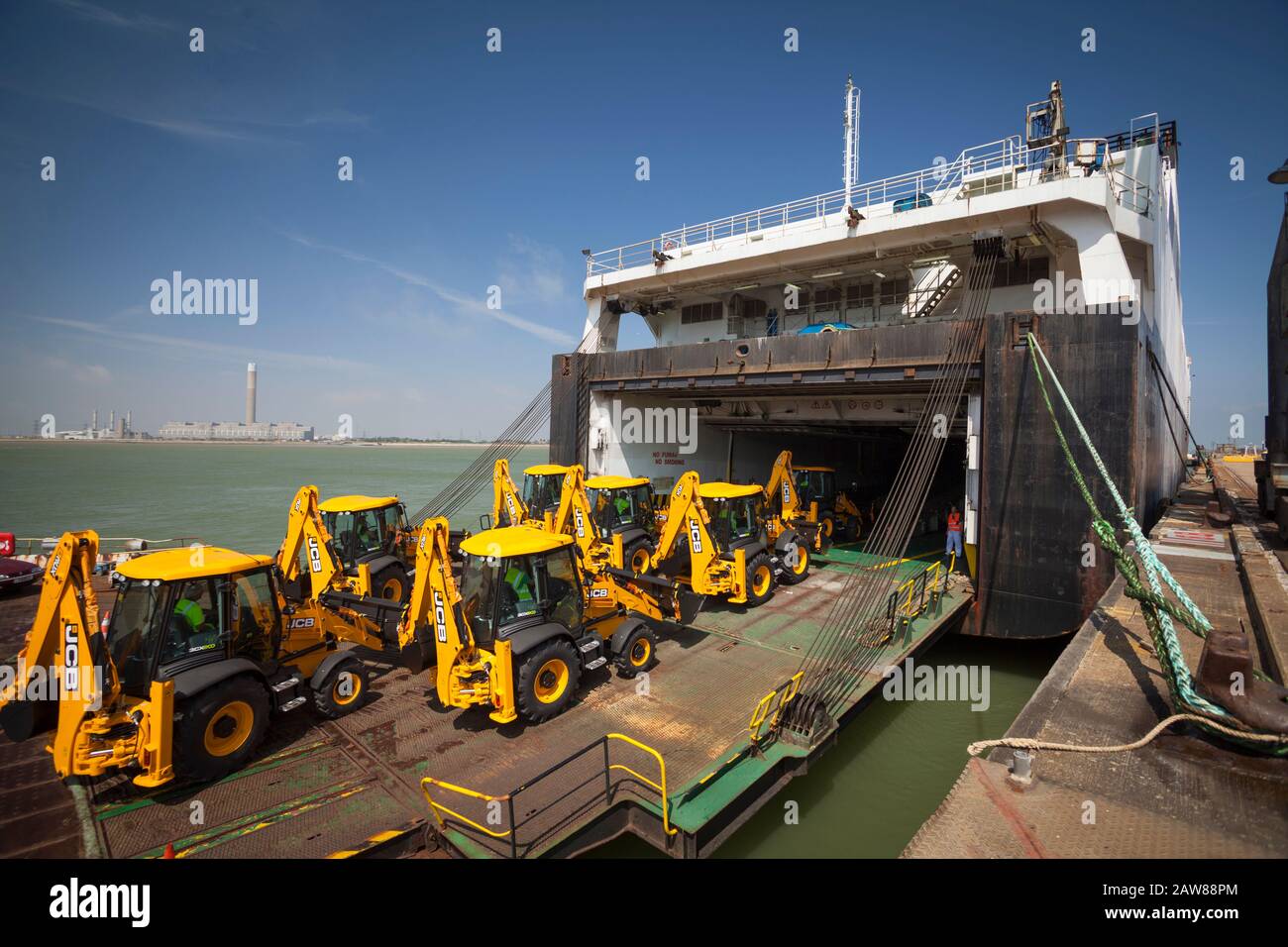 Loading JCB diggers for Export trade Brexit Stock Photo