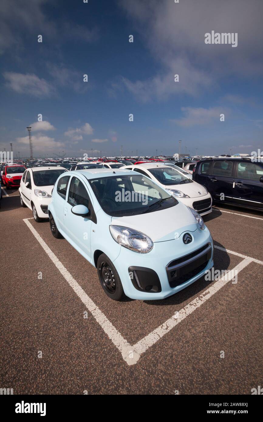 Brand new cars hires stock photography and images Alamy