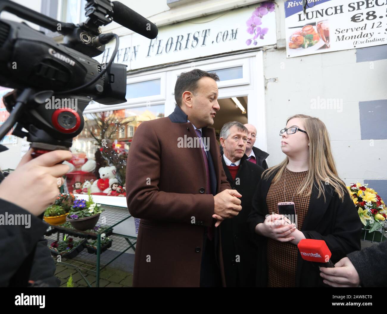 Tullow, Carlow, Ireland. 6/February/2020 General Election2020. Taoiseach and Fine Gael leader Leo Varadkar, responds to questions from 19yr old  Niamh Finn from Carlow, who asked why should she vote Fine Gael, when she casts her first ever vote on Saturday, during a canvass of Tulow in County Carlow.  Photo: Eamonn Farrell/RollingNews.ie/Alamy Live News Stock Photo