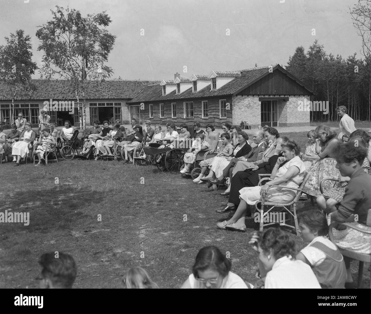 Queen Juliana Visiting The Leemkule In Hattem Date July 14 1957 Location Gelderland Hattem Stock Photo Alamy