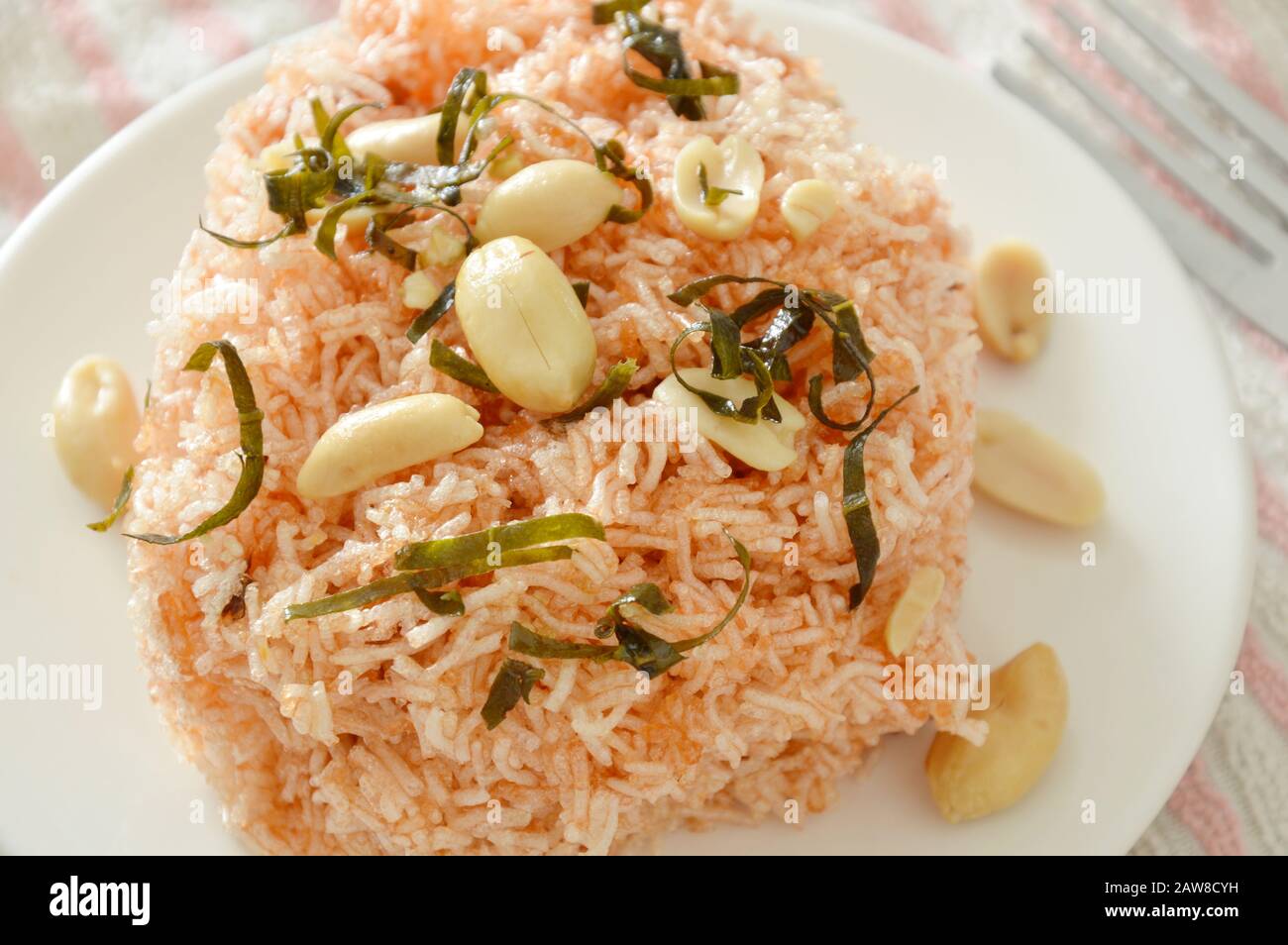 crispy-fried-thin-rice-noodles-with-coconut-cream-topping-peanut-and