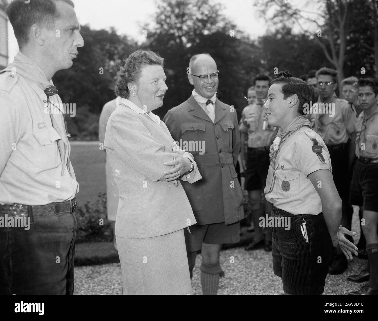 Surinamese and Antillean scouts by Queen Juliana Date August
