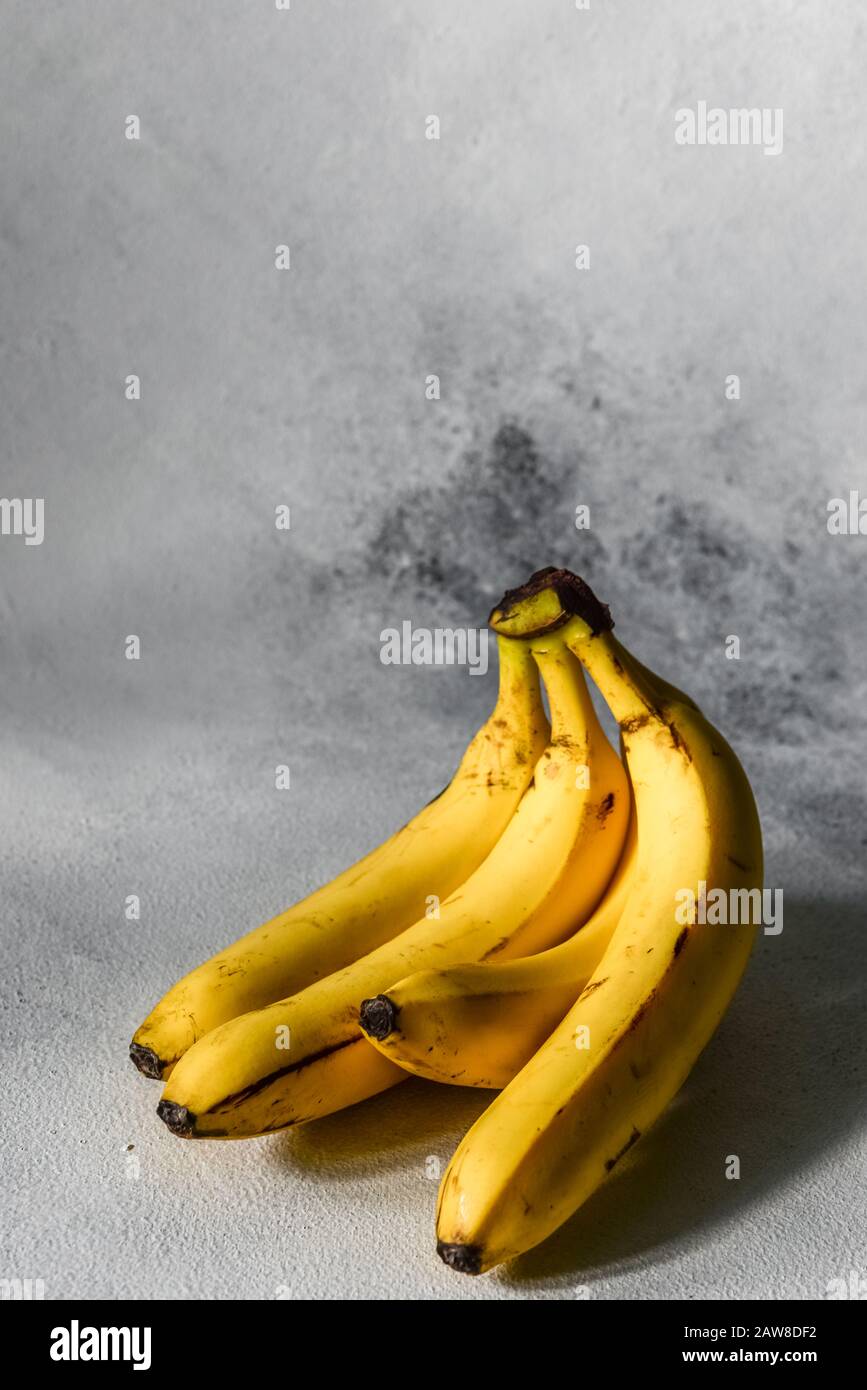 https://c8.alamy.com/comp/2AW8DF2/rotten-spoiled-ugly-bananas-isolated-on-white-bunch-of-bananas-isolated-on-gray-background-yellow-bananas-2AW8DF2.jpg