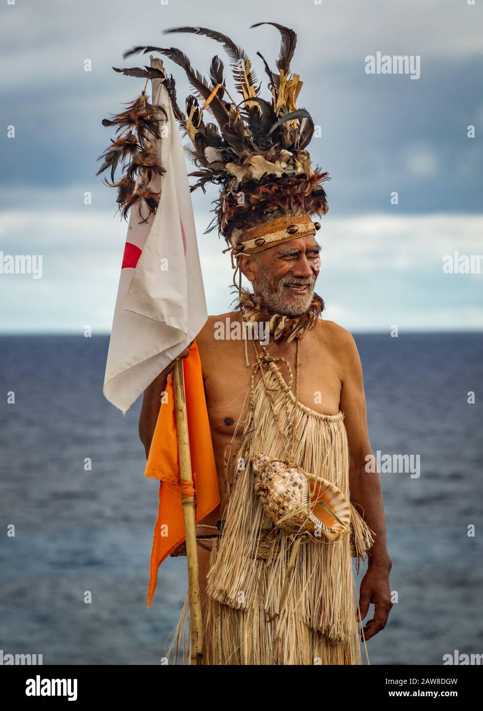 Rapa Nui historic boat arrives to Anakena …