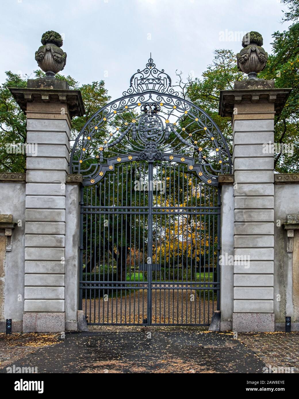 Castle pillars hires stock photography and images Alamy