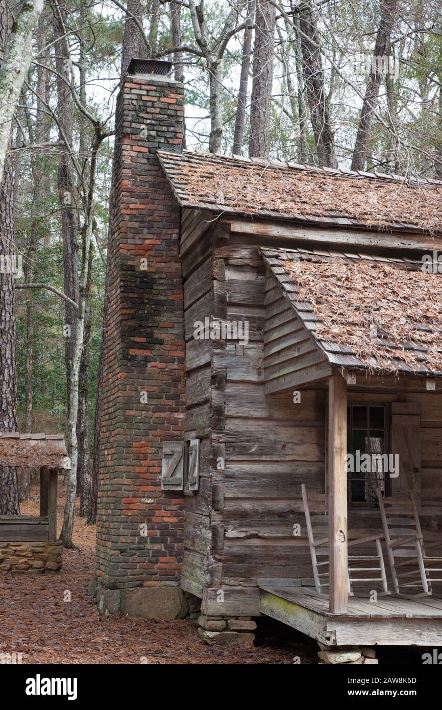 Old Log Cabin in the Woods Stock Photo - Alamy