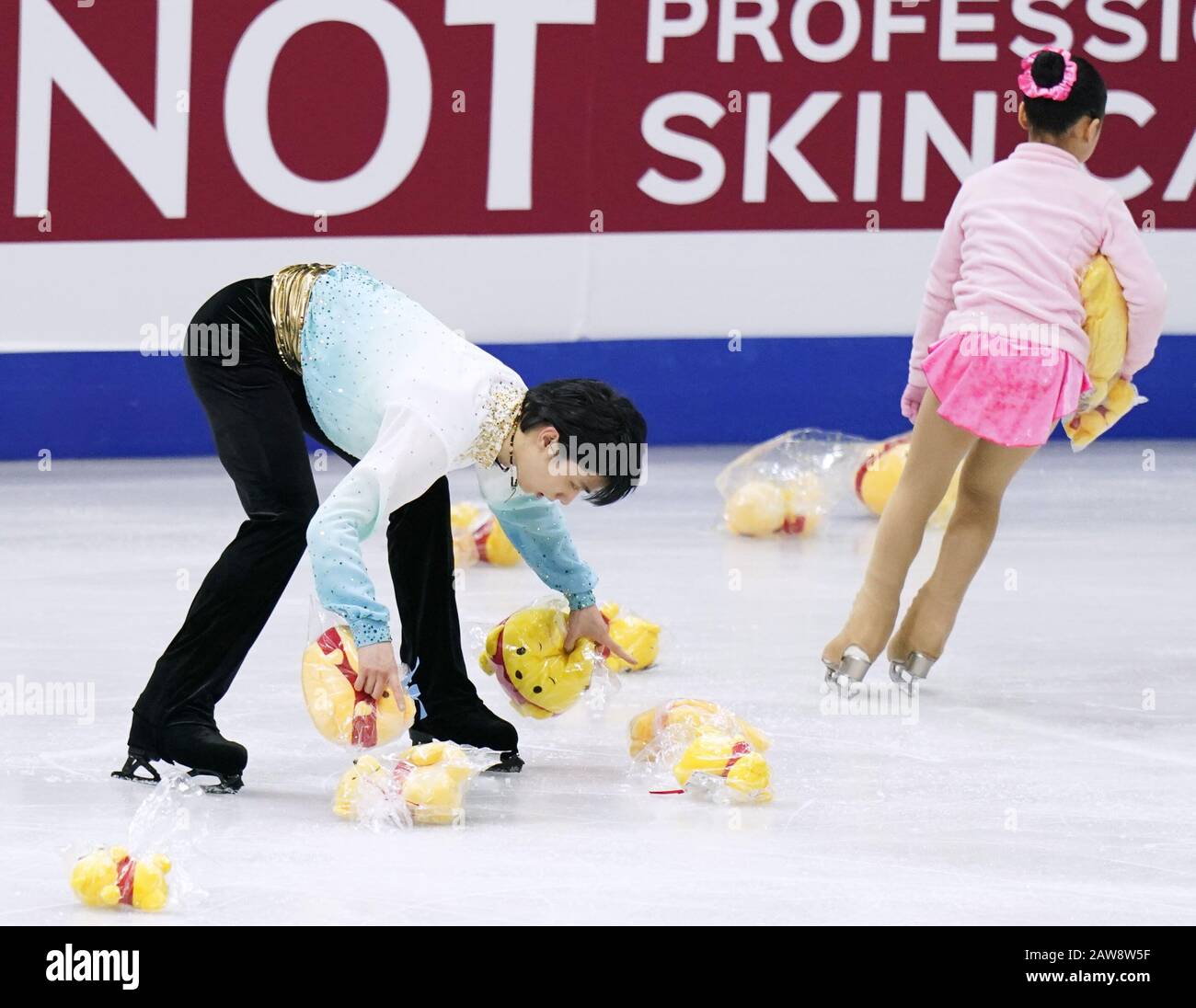 seoul-south-korea-8th-feb-2020-yuzuru-hanyu-of-japan-collects-winnie