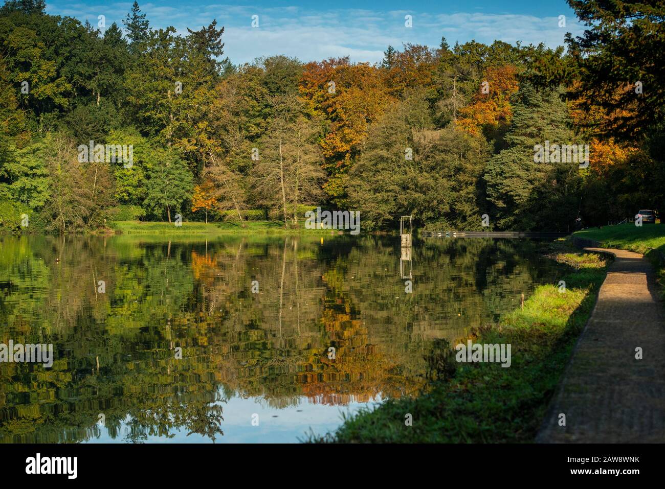 Autumn colours are starting to show at Shearwater lake, Warminster, Wiltshire Stock Photo