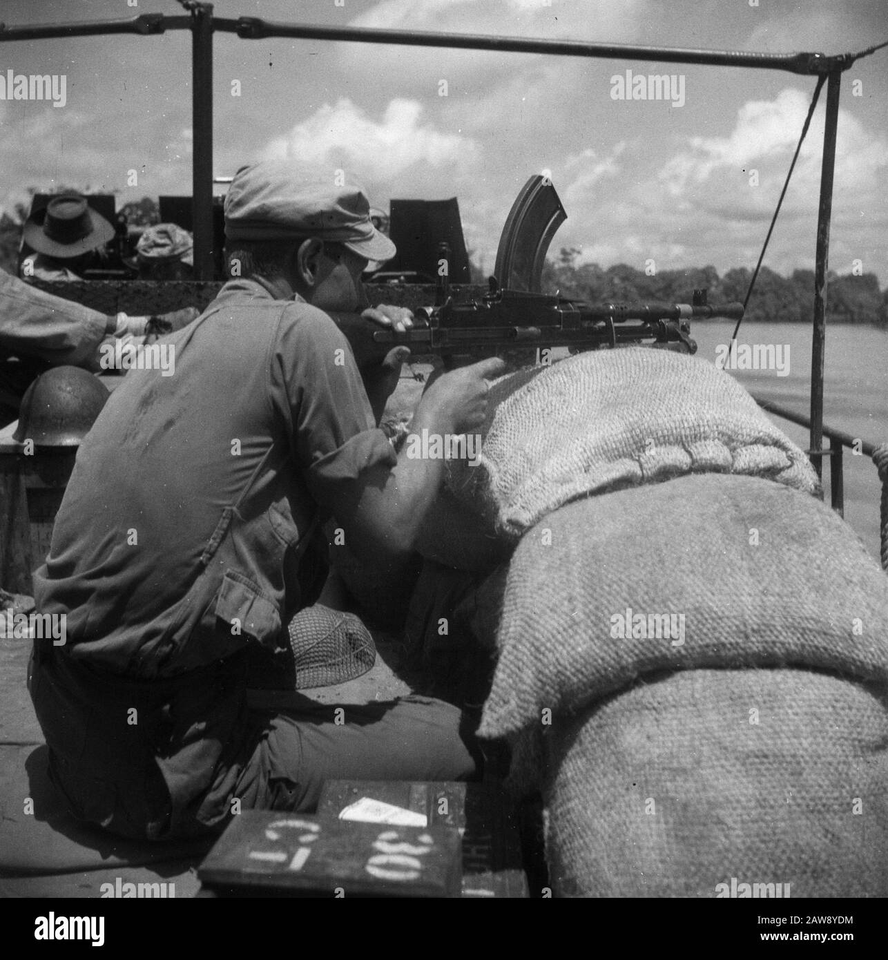 [Patrol Boat River. Bren Gunner behind sandbags] Date: 1947 Location: Indonesia Dutch East Indies Stock Photo